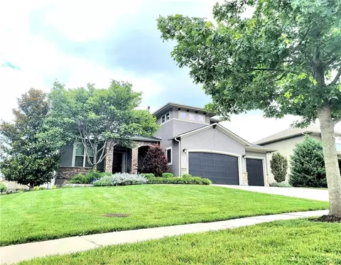 17232 W 198th St, Spring Hill, KS 66083