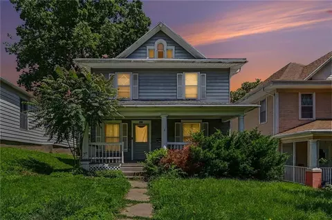 2221 Faraon St, Saint Joseph, MO 64501