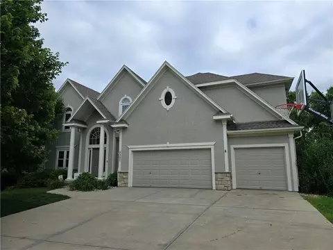 5307 W 165th Ter, Overland Park, KS 66085