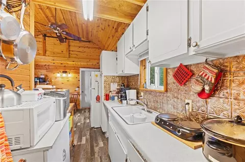 Kitchen - 24-28 Hackberry Rd, Mapleton, KS 66754 photo 4 of 5