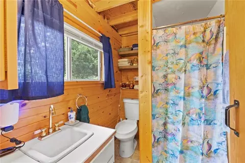 Bath - 24-28 Hackberry Rd, Mapleton, KS 66754 photo 1 of 2