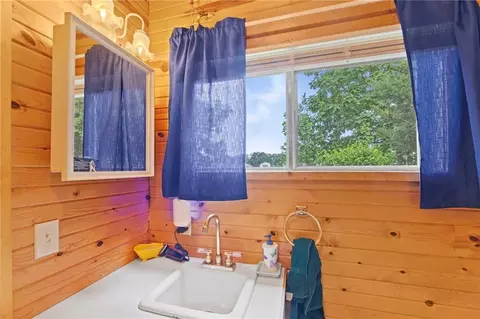 Bath - 24-28 Hackberry Rd, Mapleton, KS 66754 photo 2 of 2