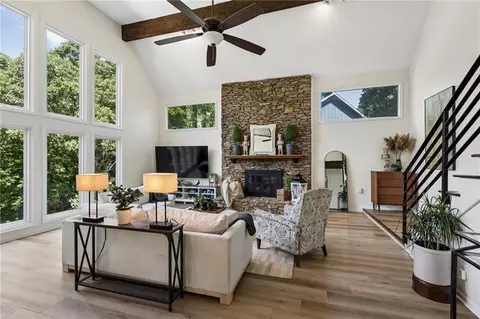 708 Lake Forest Dr, Bonner Springs, KS 66012