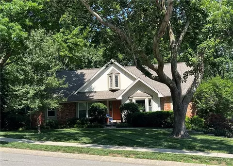 1144 Camelot Dr, Liberty, MO 64068