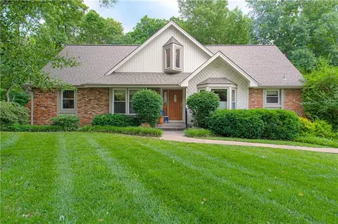 1144 Camelot Dr, Liberty, MO 64068