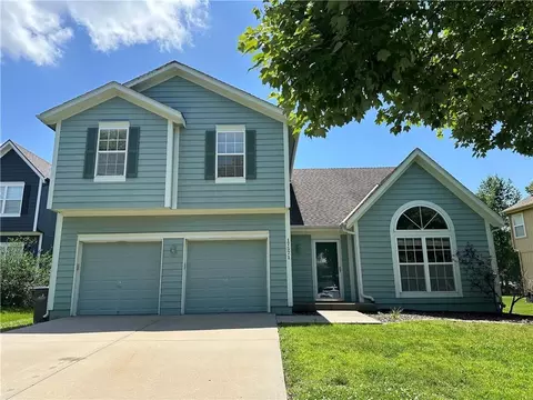 17571 W 162nd St, Olathe, KS 66062