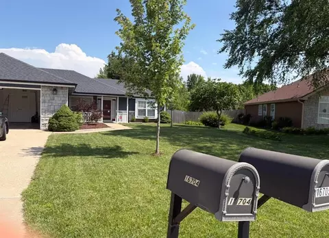 16705 Freeman Dr, Basehor, KS 66007
