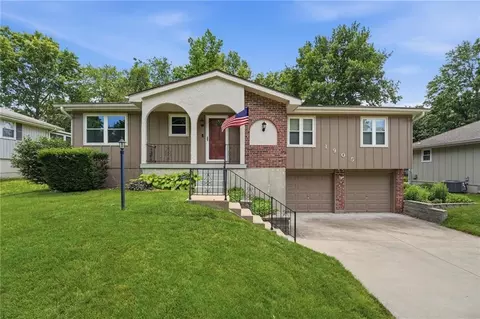 1905 Ensley Ln, Lees Summit, MO 64081
