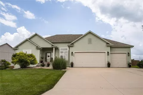 400 SE Stillwater Dr, Lees Summit, MO 64063