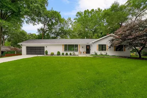 9101 Wenonga Rd, Leawood, KS 66206