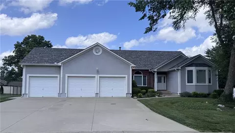 Wall Street, Blue Springs, MO 64015