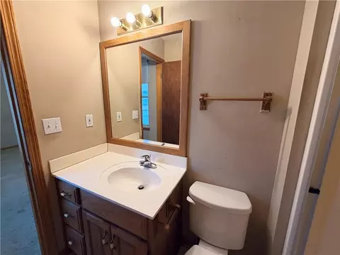 Bath - 73 NW 291st Rd, Centerview, MO 64019 photo 2 of 4