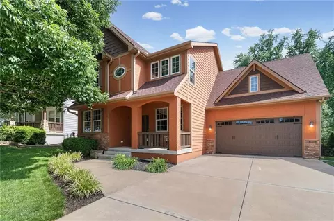 321 Creekwood Dr, Liberty, MO 64068