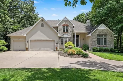 1915 NW Wildwood Ct, Blue Springs, MO 64015