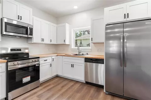 Kitchen - 201 Linn St, Trenton, MO 64683 photo 2 of 2