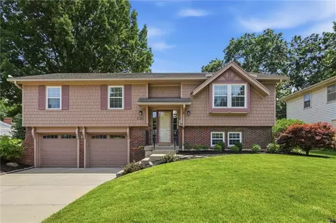 6301 W 73rd Ter, Overland Park, KS 66204
