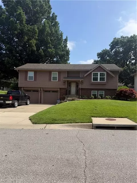 6301 W 73rd Ter, Overland Park, KS 66204