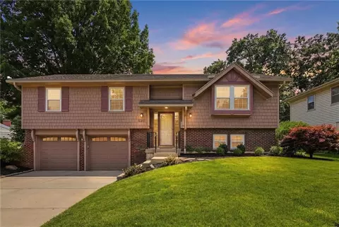 6301 W 73rd Ter, Overland Park, KS 66204