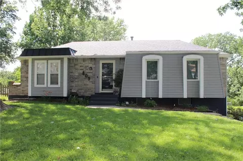 809 NW Arlington Pl, Blue Springs, MO 64015