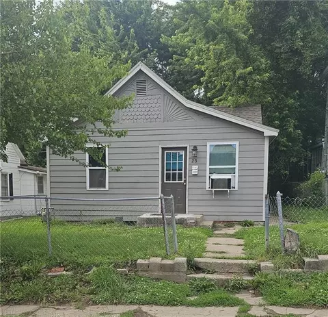 23 E Valley St, Saint Joseph, MO 64504