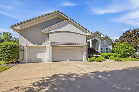 4989 W 150th Pl, Leawood, KS 66224