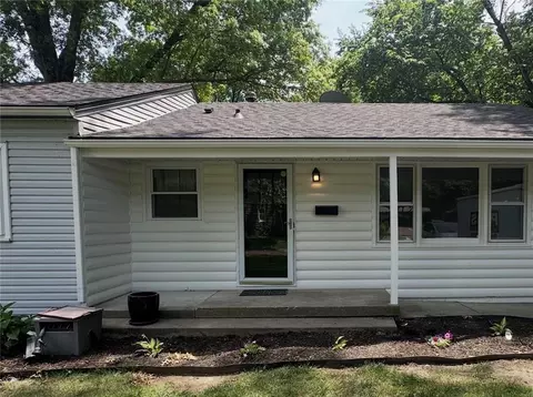 5723 W 70th St, Overland Park, KS 66204