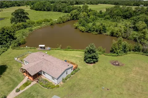 1316 965p Rd, Windsor, MO 65360