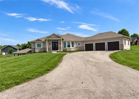 18144 Evans Rd, Tonganoxie, KS 66086