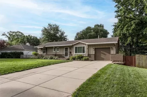 8511 W 92nd Ter, Overland Park, KS 66212