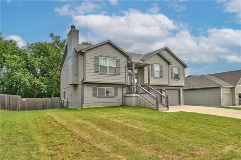 20022 W 220th Ter, Spring Hill, KS 66083