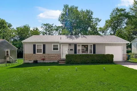 7122 Maple St, Overland Park, KS 66204