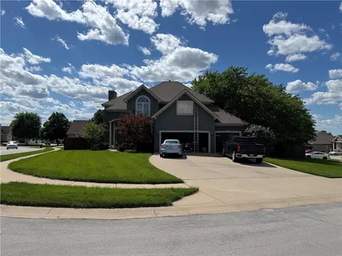 10816 NW Mattox Ct, Kansas City, MO 64154