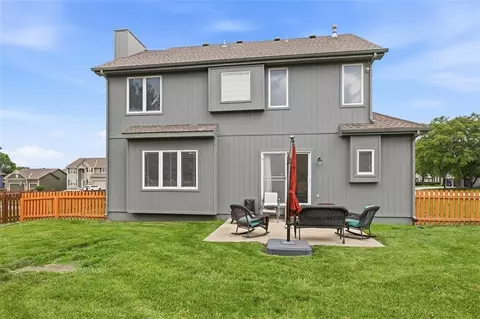 Exterior - 801 SW 35th St, Lees Summit, MO 64082 photo 5 of 7