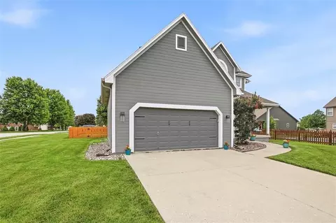 Exterior - 801 SW 35th St, Lees Summit, MO 64082 photo 3 of 7