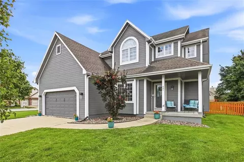 Exterior - 801 SW 35th St, Lees Summit, MO 64082 photo 2 of 7