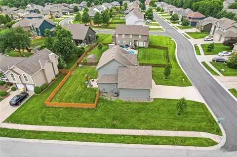 View/Area - 801 SW 35th St, Lees Summit, MO 64082 photo 8 of 15