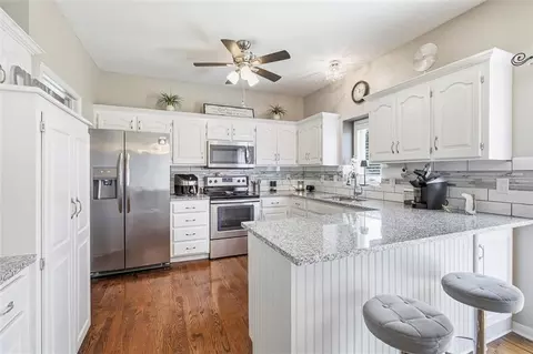 Kitchen - 801 SW 35th St, Lees Summit, MO 64082 photo 3 of 4