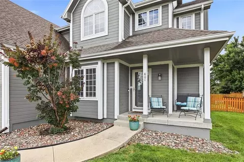 Exterior - 801 SW 35th St, Lees Summit, MO 64082 photo 4 of 7