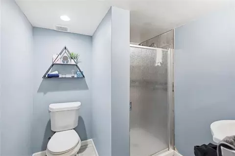 Bath - 801 SW 35th St, Lees Summit, MO 64082 photo 6 of 6