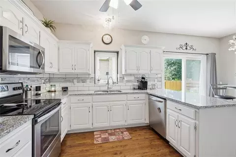 Kitchen - 801 SW 35th St, Lees Summit, MO 64082 photo 4 of 4
