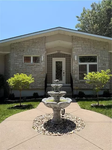 4242 N Grand Ave, Kansas City, MO 64116