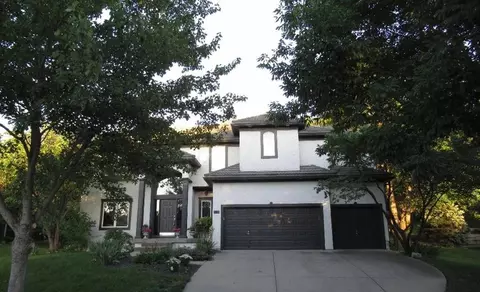9129 Redbud Ln, Lenexa, KS 66220