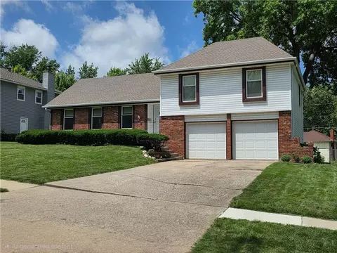 8746 Park St, Lenexa, KS 66215