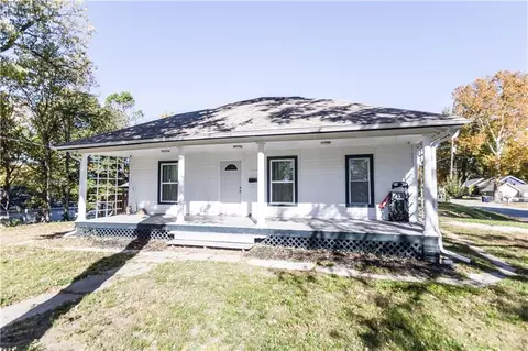 4540 NE 38th St, Kansas City, MO 64117