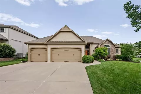 9153 Shady Bend Rd, Lenexa, KS 66227