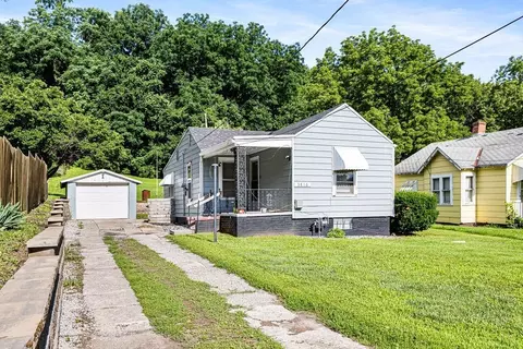 3816 W Ayrlawn Dr, Saint Joseph, MO 64503
