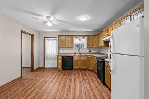 Kitchen - 607 W 6th St, Cameron, MO 64429 photo 2 of 3