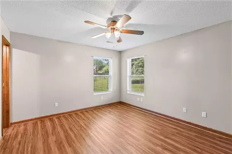 Bedroom - 607 W 6th St, Cameron, MO 64429 photo 5 of 7