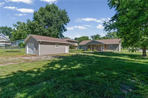 Exterior - 607 W 6th St, Cameron, MO 64429 photo 2 of 5