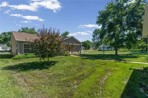 Exterior - 607 W 6th St, Cameron, MO 64429 photo 3 of 5